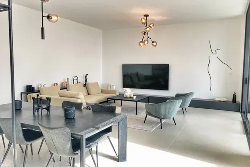 Resale Midlle 3BHK Master | Townhouse | Azalea