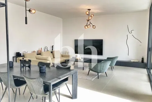 Resale Midlle 3BHK Master | Townhouse | Azalea