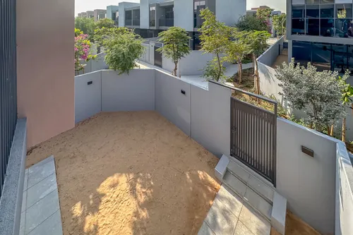 3 Bedrooms Townhouse in Sendian
