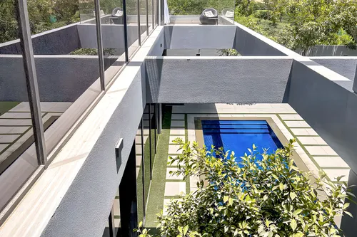 5 Bedrooms Townhouse in Tilal City A