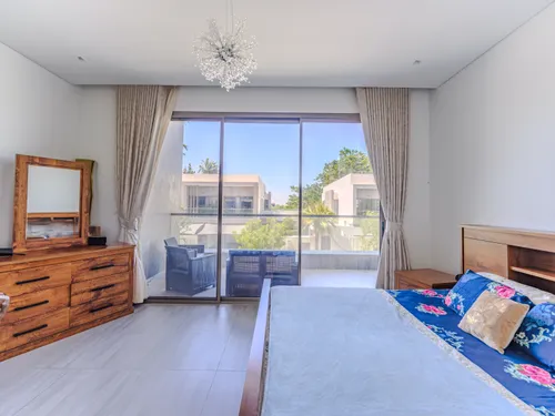 4 Bedrooms Villa in Redwoods