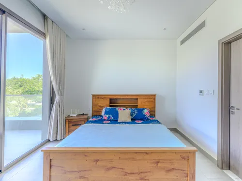 4 Bedrooms Villa in Redwoods