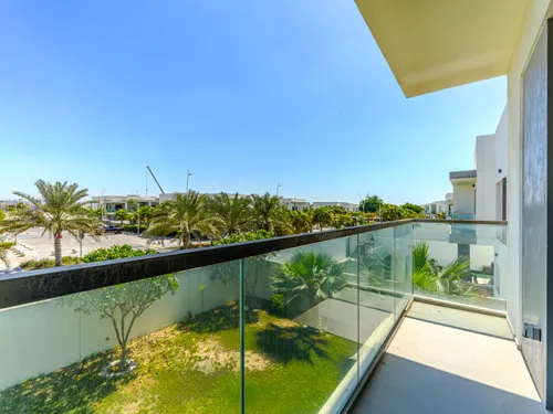 4 Bedrooms Villa in Redwoods