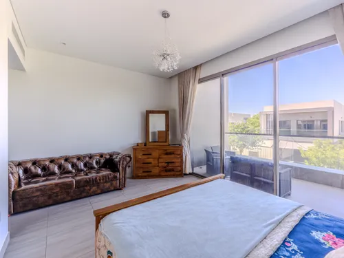 4 Bedrooms Villa in Redwoods