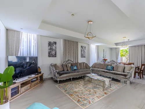 4 Bedrooms Villa in Redwoods