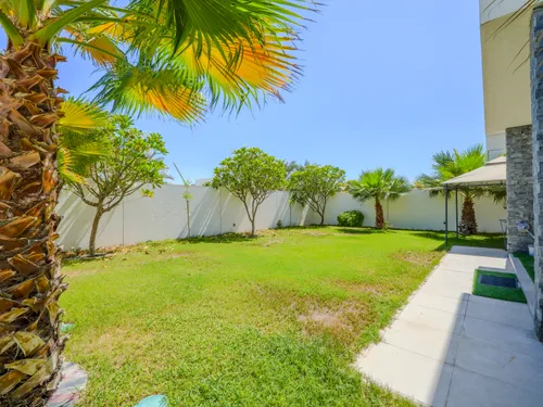 4 Bedrooms Villa in Redwoods