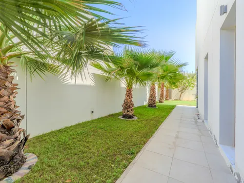 4 Bedrooms Villa in Redwoods
