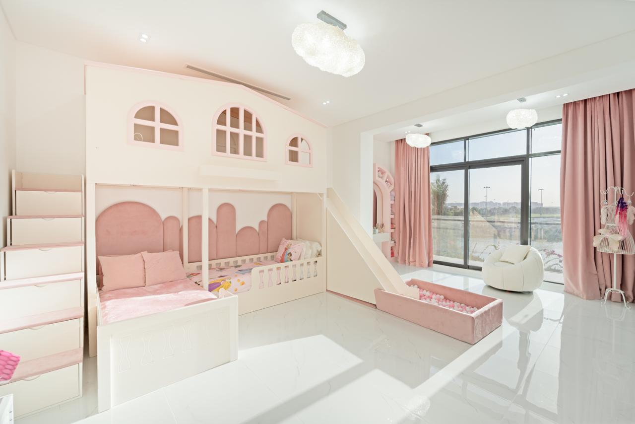 5 Bedrooms Villa in Picadilly Green