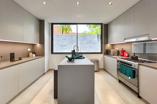 4 Bedrooms Villa in Azalea