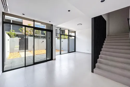 Spacious Bedrooms | Closed Kitchen | Freehold