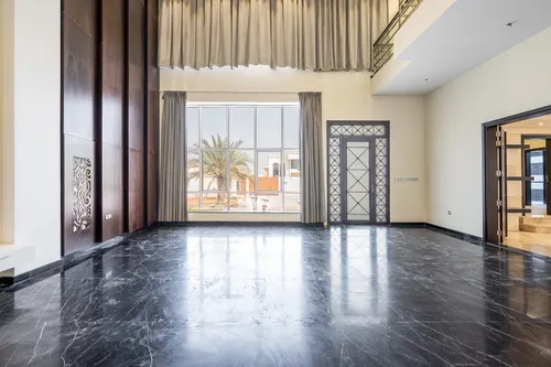 5 Bedrooms Villa in Al Rahmaniya 1