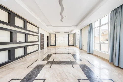 5 Bedrooms Villa in Al Rahmaniya 1