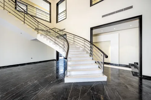 5 Bedrooms Villa in Al Rahmaniya 1