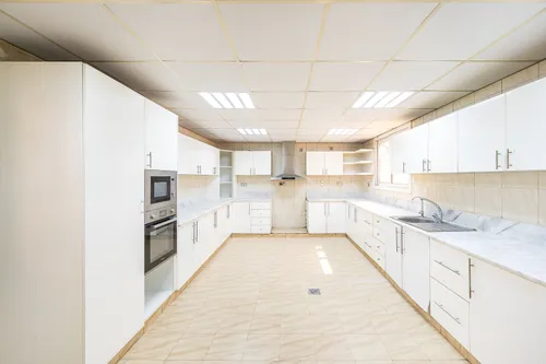 5 Bedrooms Villa in Al Rahmaniya 1