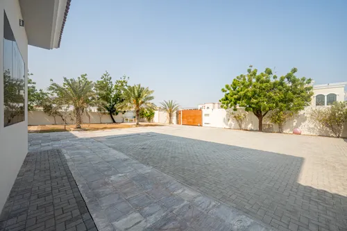 5 Bedrooms Villa in Al Rahmaniya 1