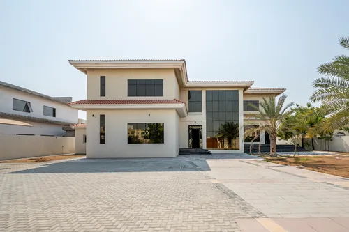 5 Bedrooms Villa in Al Rahmaniya 1