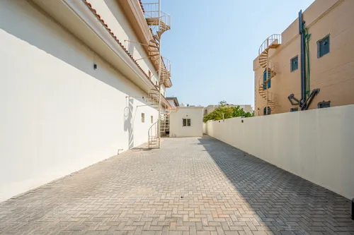 5 Bedrooms Villa in Al Rahmaniya 1