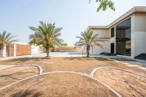 5 Bedrooms Villa in Al Rahmaniya 1