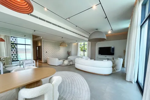 6 Bedrooms Villa in Hayyan