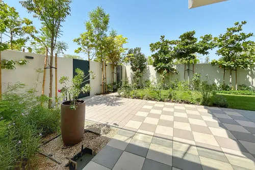 6 Bedrooms Villa in Hayyan