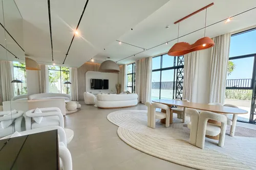 Exquisite 6 Bedroom Spacious Villa on the Lagoon