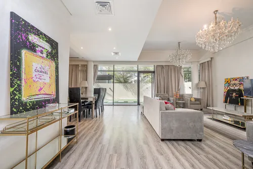 5 Bedrooms Villa in Brookfield 3