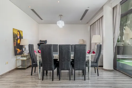 5 Bedrooms Villa in Brookfield 3