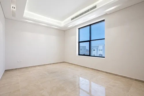5 Bedrooms Villa in Al Suyoh 1