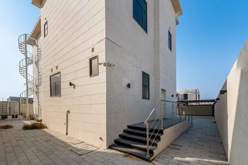 5 Bedrooms Villa in Al Suyoh 1