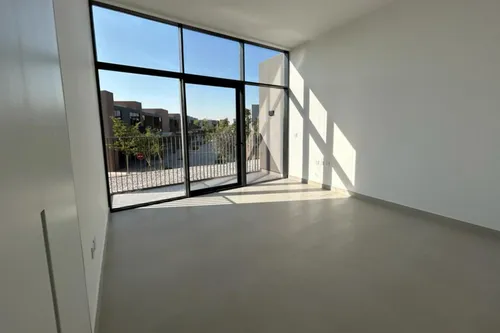 4 Bedrooms Townhouse in Robinia