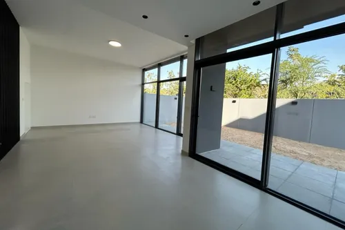 4 Bedrooms Townhouse in Robinia