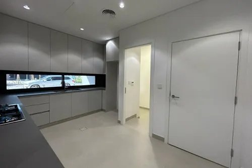 4 Bedrooms Townhouse in Robinia
