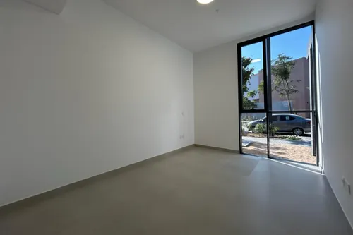 4 Bedrooms Townhouse in Robinia