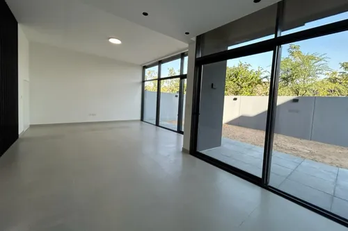 4 Bedrooms Townhouse in Robinia
