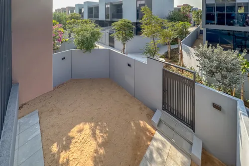 3 Bedrooms Townhouse in Sendian