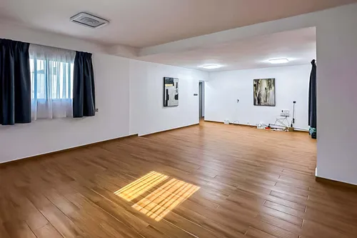 6 Bedrooms Villa in Al Azra