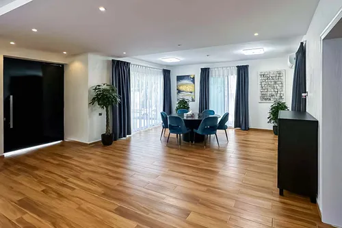 6 Bedrooms Villa in Al Azra