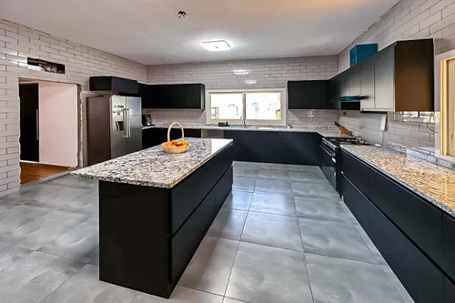 6 Bedrooms Villa in Al Azra