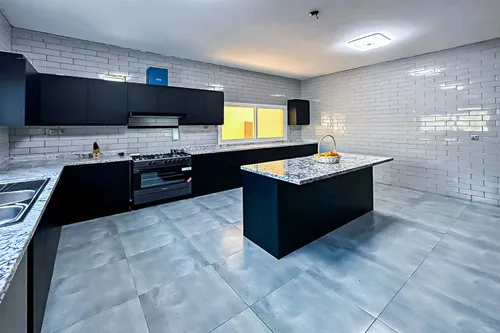 6 Bedrooms Villa in Al Azra