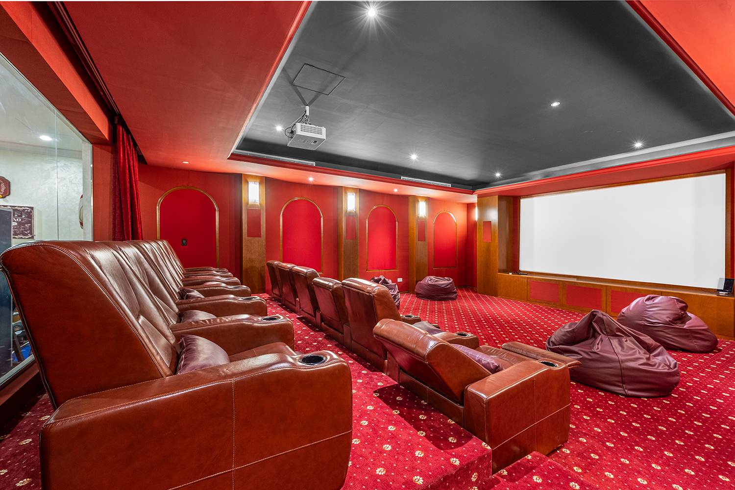 6 Bedrooms Villa in Sector E