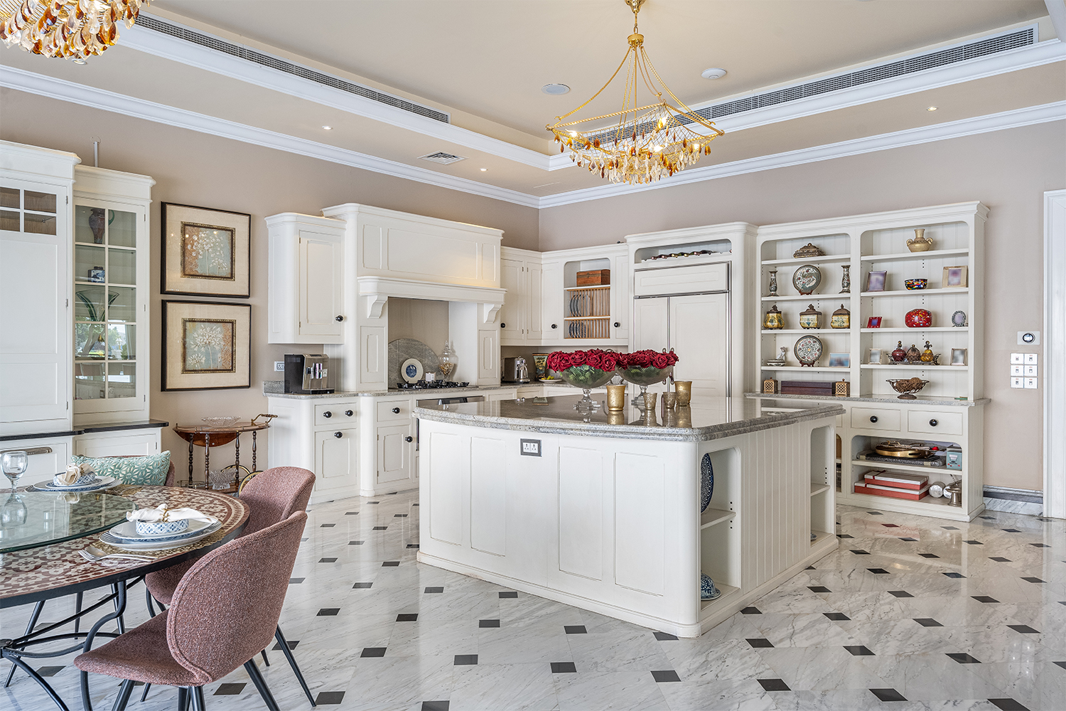 6 Bedrooms Villa in Sector E