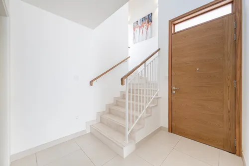 4 Bedrooms Townhouse in Maple 3