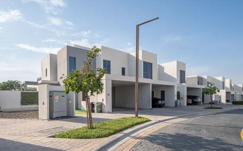 4 Bedrooms Townhouse in Maple 3