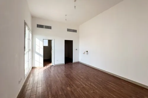12 Bedrooms Villa in Al Suyoh 1