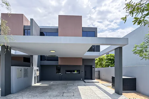 3 Bedrooms Townhouse in Sendian