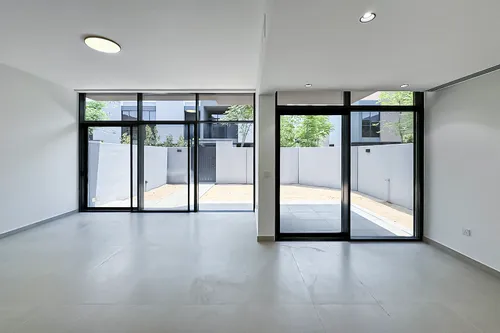 3 Bedrooms Townhouse in Sendian