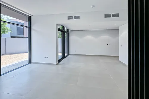 3 Bedrooms Townhouse in Sendian