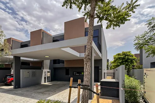 3 Bedrooms Townhouse in Sendian