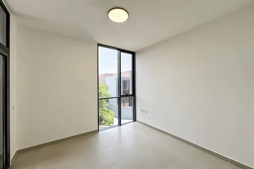 3 Bedrooms Townhouse in Sendian