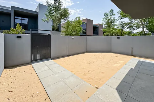 3 Bedrooms Townhouse in Sendian